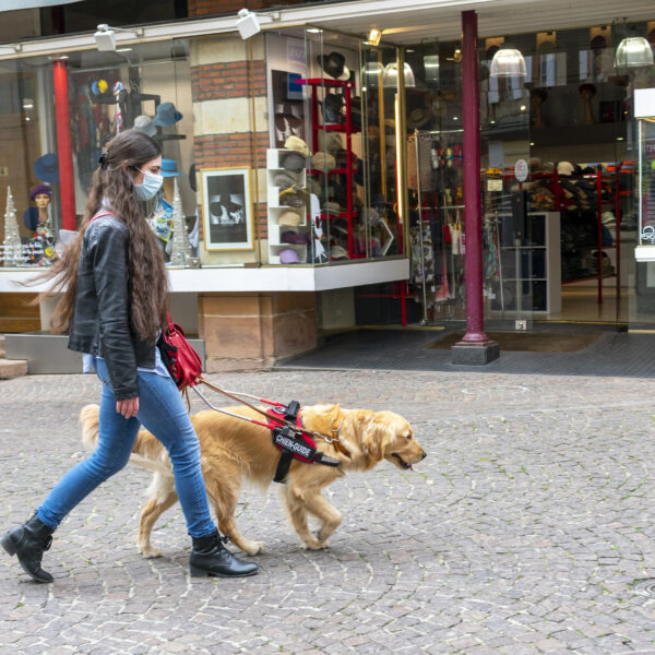 Prisca en compagnie de sa partenaire Camille dans la ville d'Albi